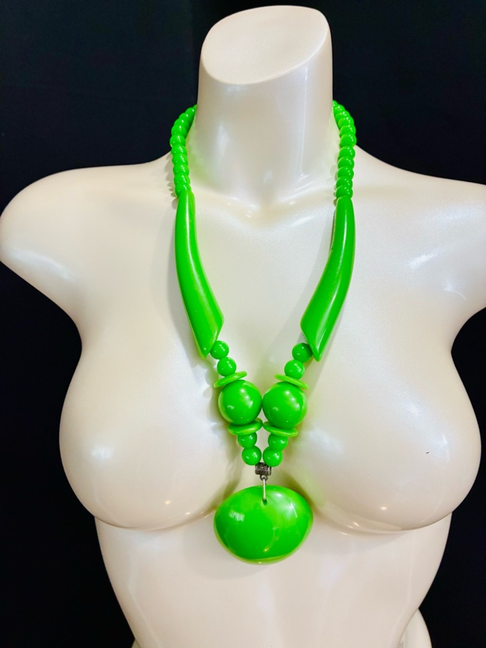 Rare VTG Unsigned Bright Green MCM Oversized Chunky Plastic Statement Necklace